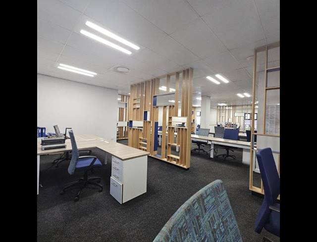 1,371M² BUILDING TO LET IN DIE HOEWES